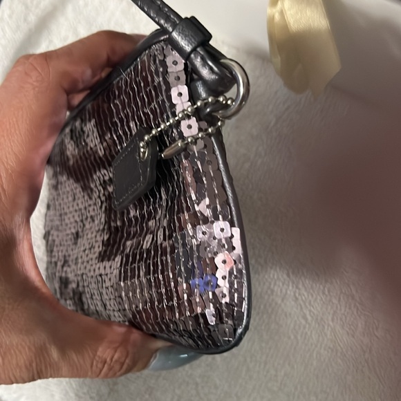 Coach sequin mini wristlet - Picture 4 of 14